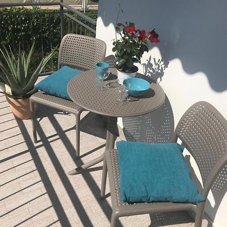 Blue Apartment - A Due Passi Dal Lago, Parcheggio Privato 라찌제 외부 사진