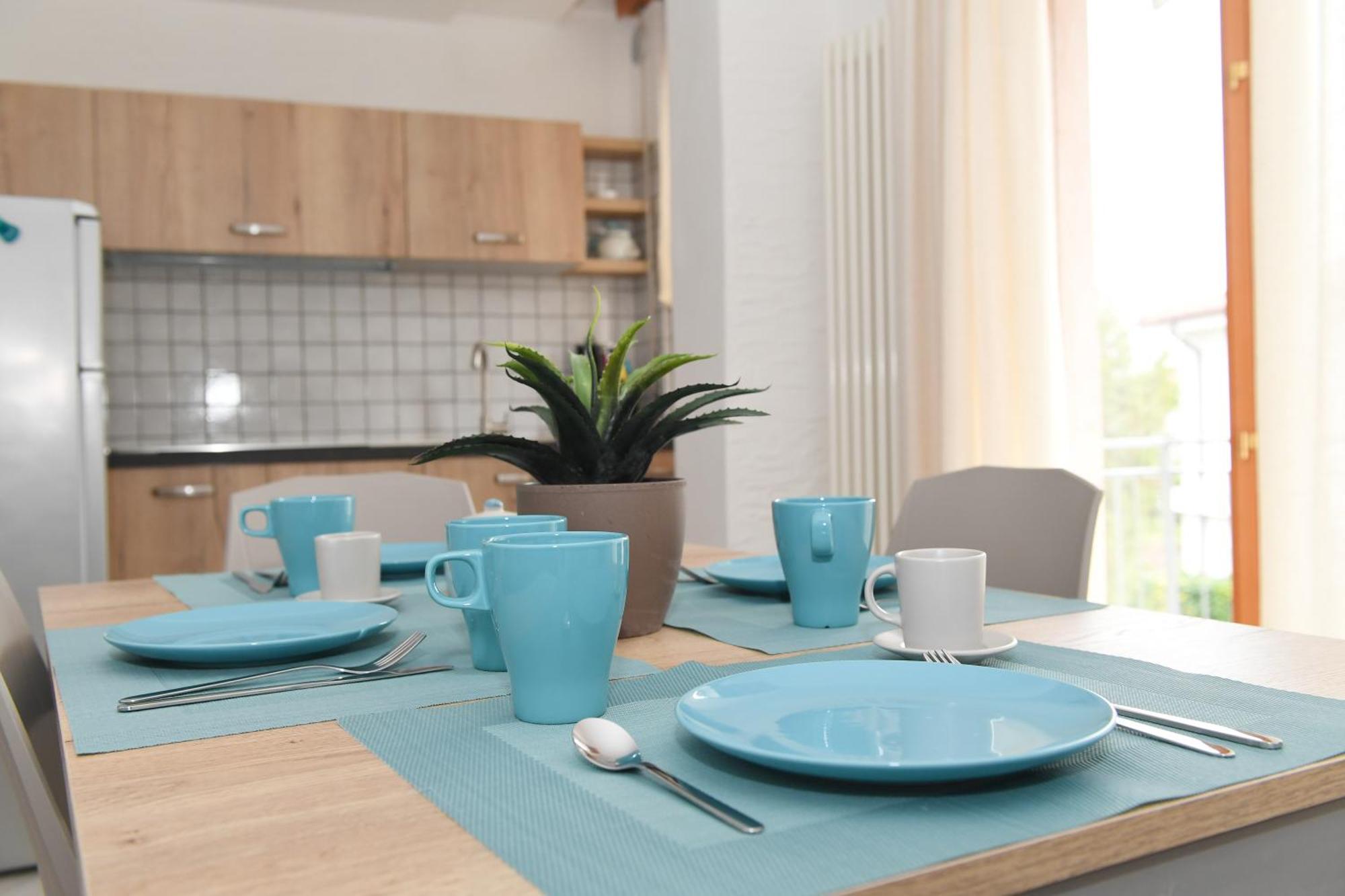 Blue Apartment - A Due Passi Dal Lago, Parcheggio Privato 라찌제 외부 사진