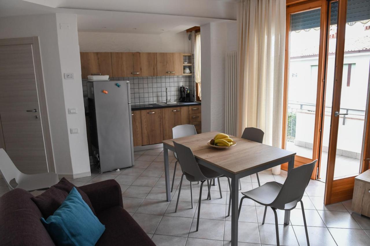 Blue Apartment - A Due Passi Dal Lago, Parcheggio Privato 라찌제 외부 사진