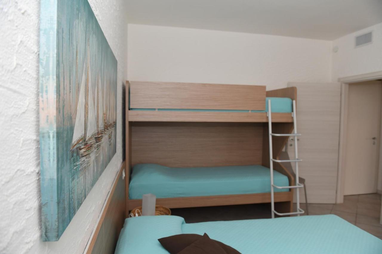 Blue Apartment - A Due Passi Dal Lago, Parcheggio Privato 라찌제 외부 사진