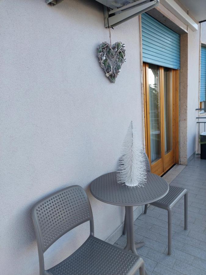 Blue Apartment - A Due Passi Dal Lago, Parcheggio Privato 라찌제 외부 사진